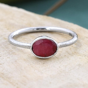 Minimalist Rubin Ring: Sterling Silber Minimalist Handgemachter Schmuck