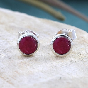 Pendientes redondos de rubí: joyas minimalistas redondas de plata de ley 925 para ella