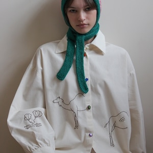 Chemise surdimensionnée marocaine brodée à la main en ivoire