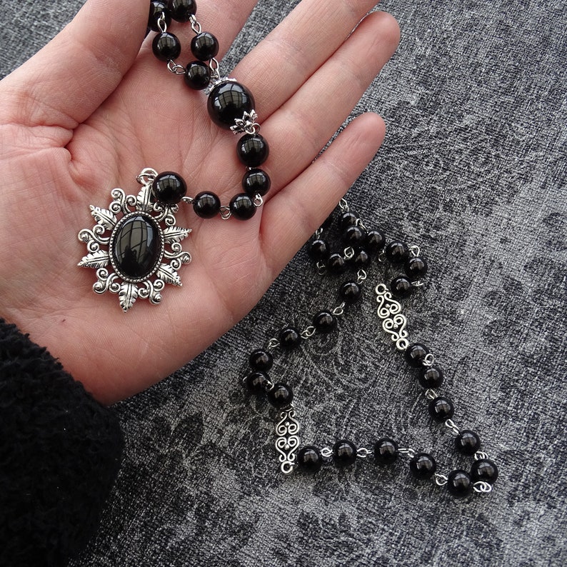 gothic jewelry black necklace PERSONALISIERBAR Black rosary with glass beads and a pendant with a black stone