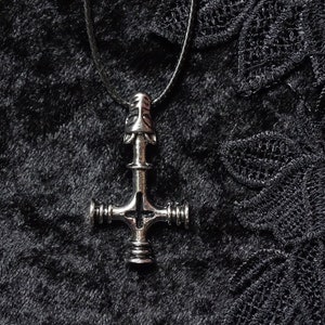 Collier noir avec une croix de loup argentée, marteau de Thor, marteau de Thor, bijoux sataniques, collier métal noir, collier sataniste