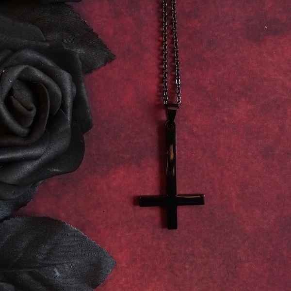 Schwarze Halskette mit einem schwarzen umgedrehten Kreuz aus Edelstahl, satanischer Schmuck, Black Metal Kette, antichristliche Halskette