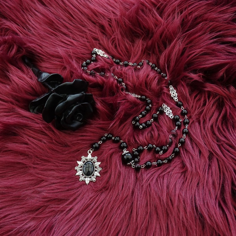 gothic jewelry black necklace PERSONALISIERBAR Black rosary with glass beads and a pendant with a black stone