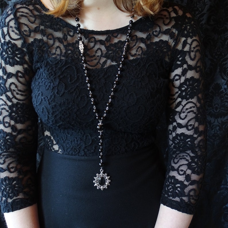 gothic jewelry black necklace PERSONALISIERBAR Black rosary with glass beads and a pendant with a black stone