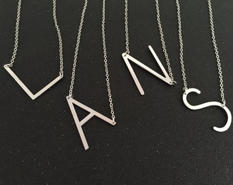 2 di argento collana iniziale, 2 bff neckalce, oversize lettera collana, alfabeto lateralmente iniziale collana, collana di migliore amico, bff per 2