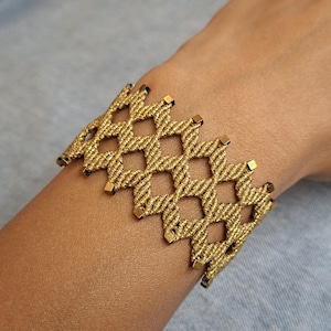 Pulsera de macramé dorada con cuentas cúbicas de hematita, pulsera ancha llamativa de la amistad, pulsera ajustable estilo boho.