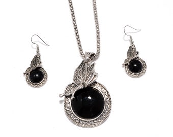 Wonderful Black Onyx 925 Silver Necklace & Earrings Set