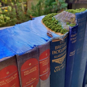 Arte de Treasure Island con libros de segunda mano