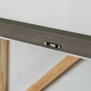 Handgemaltes modernes Kunstgemälde für die stilvolle Wanddekoration im Wohnzimmer, ideal zur Schaffung einer eleganten und zeitgemäßen Wohnumgebung, perfekt für Kunstliebhaber und Fans der modernen Innenarchitektur.gerahmtes Bild