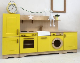 Grote gele houten speelkeuken voor kinderen – Handgemaakte Montessori speelgoedkeuken met wasmachine en vaatwasser, uniek cadeau voor peutermeisje