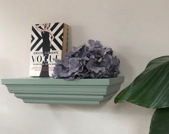 Hangplank met gesneden houten ornament in olijfgroen| Plantenplank met onzichtbare handgrepen in klassieke stijl voor woninginrichting