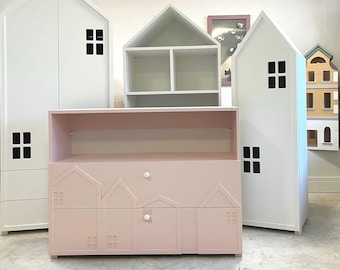 Roze handgemaakte ladekast, houten opbergmeubels en speelgoed | kinderdagverblijforganisatie
