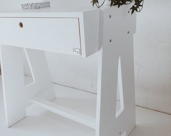 Letter-shaped wooden children's desk, Montessori desk, simple and solid desk for children's room scandi