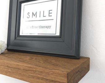 Houten wandplank in Japanse stijl zonder zichtbare handgrepen | Houten plank om aan de muur te hangen voor het maken van arrangementen in de woonkamer