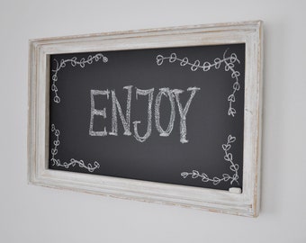 Schöne Magnet- und Kreidetafel in einem antiken Holzrahmen, für Zuhause, Küche, Restaurant, Café. Ein wunderschönes Brett zum Aufhängen.