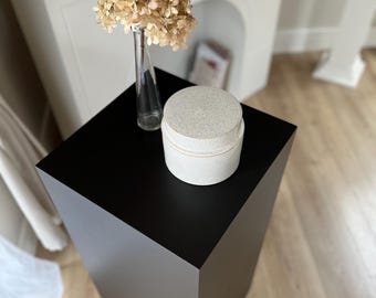 Eleganter schwarzer Holzsockel für Skulpturen, Blumen | Dekorativer Holzsockel für Ornamente und Displays aus Massivholz