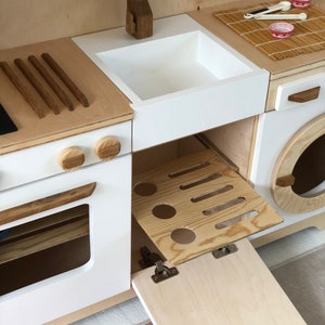 Drewniana kuchnia dla dzieci w oryginalnym stylu, wyjątkowe rękodzieło, solidna i bezpieczna, naturalne drewno, zdjęcie 9
