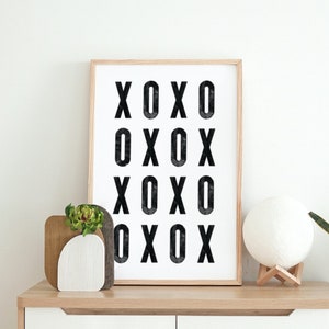 XOXO sello de arte moderno impresión. Cartel tipográfico XOXO. Arte de la pared de la moda. Decoración de pared loft audaz. Decoración de vida industrial. Cartel de amor XO.
