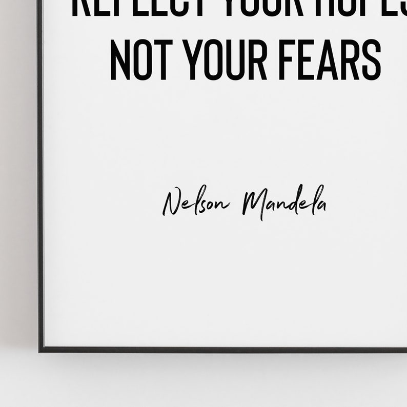Peut inclure: Impression d'une citation inspirante en noir et blanc avec le texte "R&eacute;fl&eacute;chissez &agrave; vos espoirs et non &agrave; vos peurs" et la signature "Nelson Mandela".