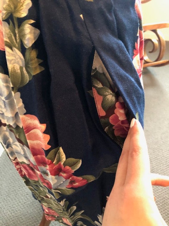 Size 6P Navy Blue Floral Skirt - image 3