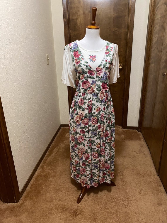 Size M Petite Floral Dress