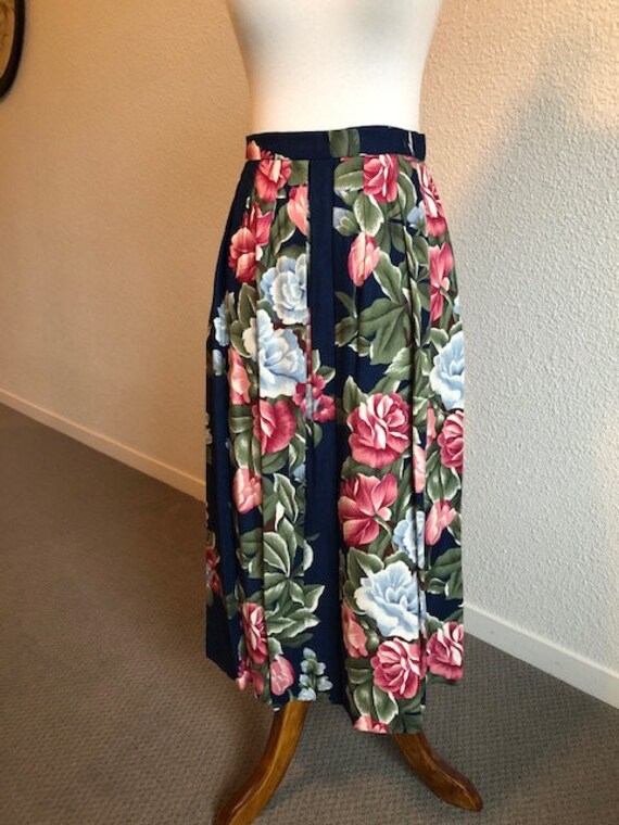 Size 6P Navy Blue Floral Skirt - image 1