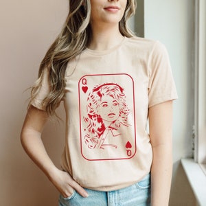 Dolly Parton T-shirt | Dolly speelkaart T-shirt | Dolly geïnspireerde tshirt | Hartenkoningin | Koningin van Dolly shirt | Country muziek shirt