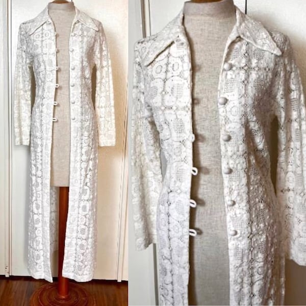 Vintage 1970’s Young Dimensions / Saks Fifth Avenue Crochet Lace Dagger Collar Button-Front Long Sleeve Duster Coat Small