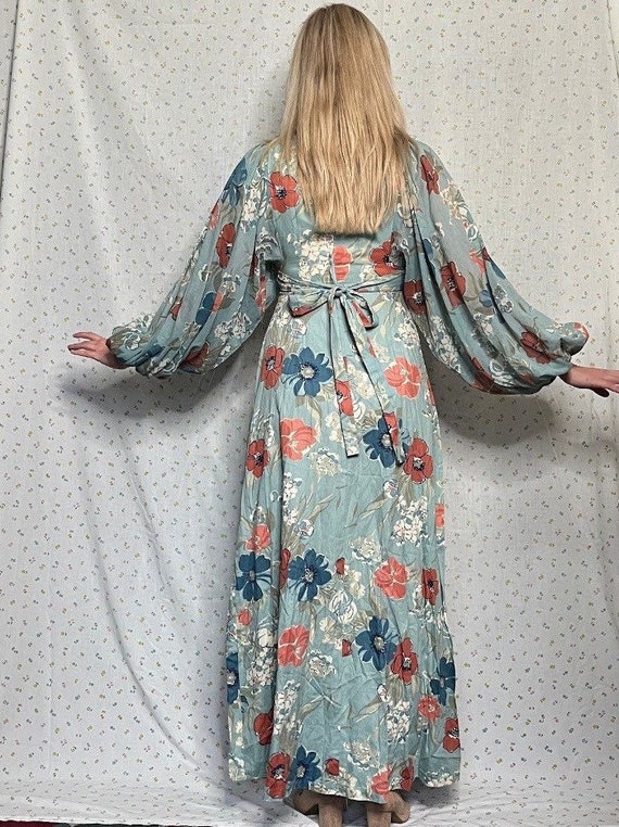 1970s Vintage Blue Floral Dolman-Balloon Sleeve B… - image 5