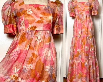 Vintage 1970 "Cosido en casa" Vestido maxi de gasa de flores rosas hecho a mano