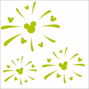 Könnte beinhalten: Drei grüne Mickey-Maus-Kopf-Silhouetten mit gelben, sternenförmigen Linien, die von jedem Kopf nach außen strahlen.
