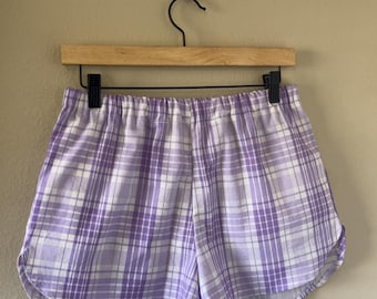 Pantalones cortos morados de cuadros vichy con bolsillos
