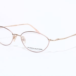 GLASÖGON. Optiska bågar från Lauren Hutton.