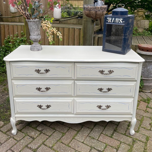 White chest of drawers French style with 6 drawers