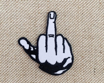 Patch bordado para passar a ferro no dedo médio (2,25" x 2")