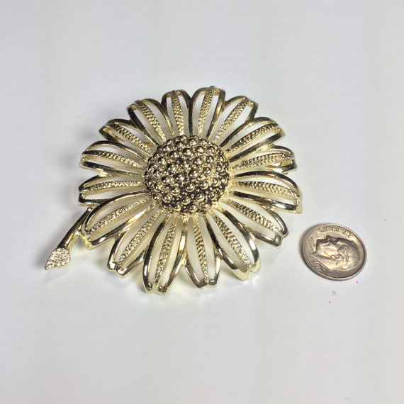 Vintage oversized gold tone Sarah Coventry flower… - image 5