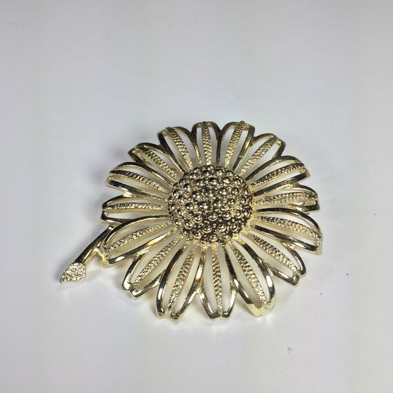Vintage oversized gold tone Sarah Coventry flower… - image 4