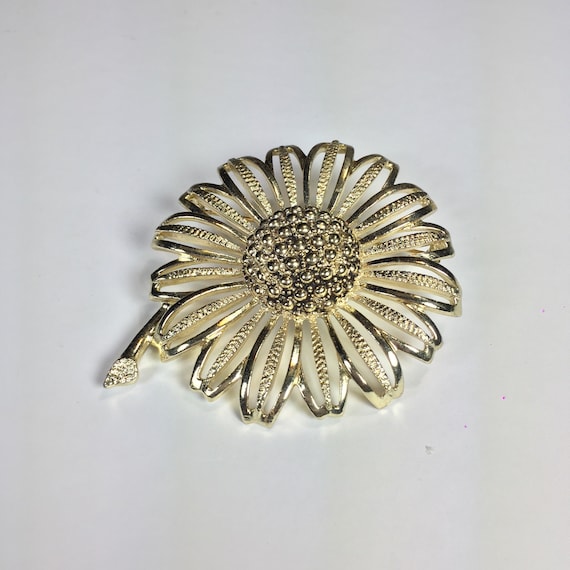Vintage oversized gold tone Sarah Coventry flower… - image 1