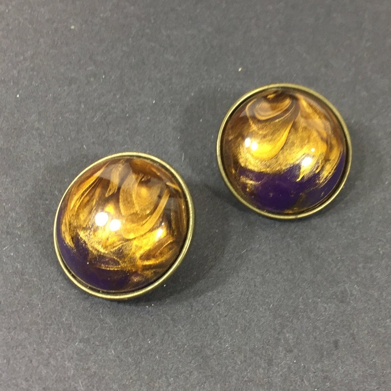 Classic gold purple swirl dome earrings Glass in brass round studs Geometric button earrings Vintage 80s Chunky studs Special occasions