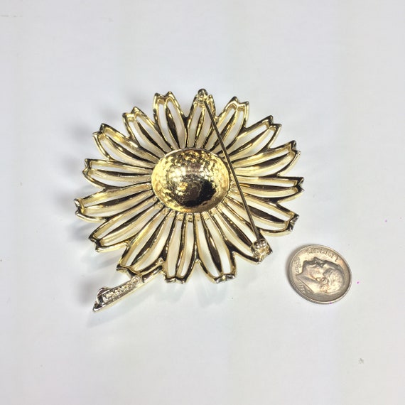 Vintage oversized gold tone Sarah Coventry flower… - image 6