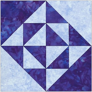 Op de afbeelding: Een quiltblok met een geometrisch patroon van witte en paarse driehoeken. De driehoeken zijn in een herhalend patroon gerangschikt om een stervormig effect te creëren.