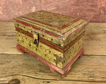 Vintage Made in India Lacquer jewellery box Pappier Machie 12*7*8 cm
