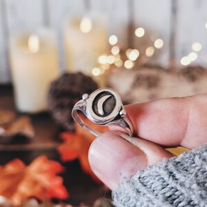 sterling silver ring for witches, moon phases ring, wiccan and pagan jewelry, night and magic ring, amazing jewel to wear everyday, present for a witch