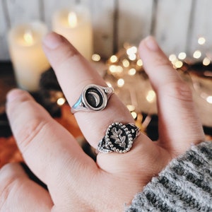 sterling silver ring for witches, moon phases ring, wiccan and pagan jewelry, night and magic ring, amazing jewel to wear everyday, present for a witch