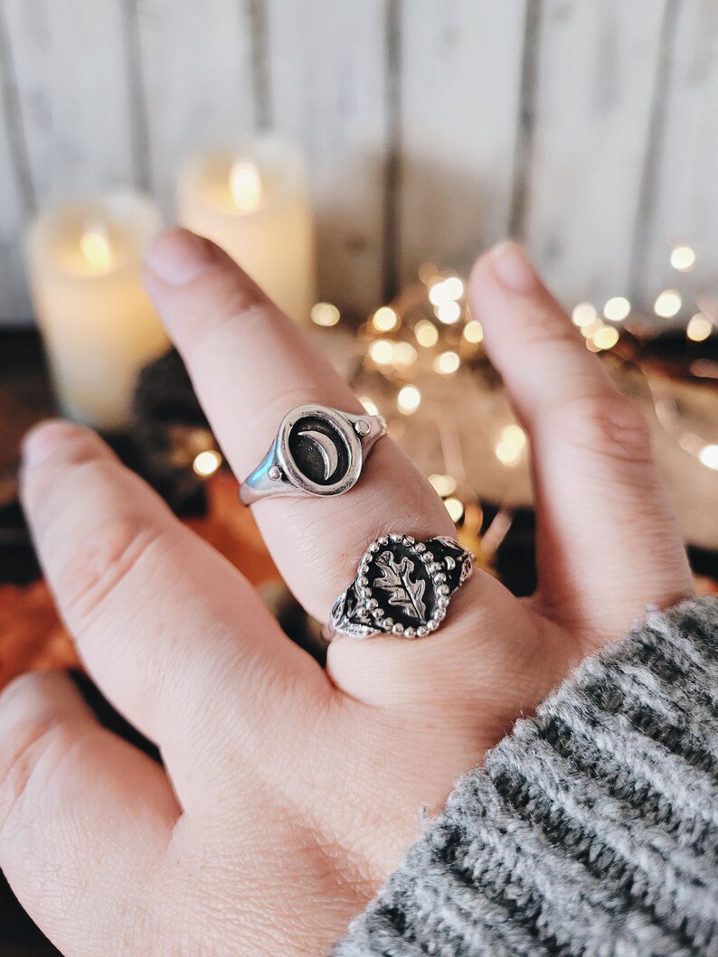 sterling silver ring for witches, moon phases ring, wiccan and pagan jewelry, night and magic ring, amazing jewel to wear everyday, present for a witch