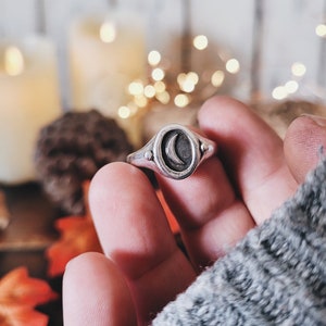 sterling silver ring for witches, moon phases ring, wiccan and pagan jewelry, night and magic ring, amazing jewel to wear everyday, present for a witch