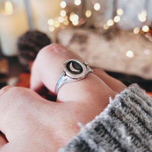 sterling silver ring for witches, moon phases ring, wiccan and pagan jewelry, night and magic ring, amazing jewel to wear everyday, present for a witch