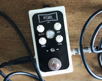 PEARL: Schweres Low-End Vintage Fuzz Bass und Gitarren Effektgerät