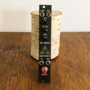 BAD COMRADE V3 EURORACK ( 4hp Glitch, Pitch, Slice and Dice Modular Device )