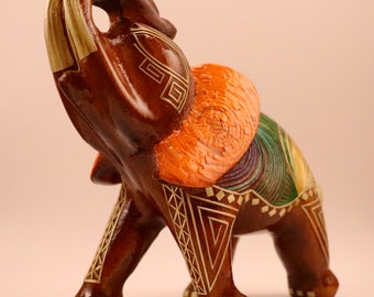 Straw Marquetry Elephant: Hand-Carved Wood Art from Colombia